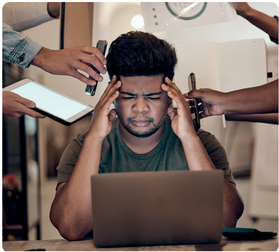 Pessoa com sobrecarga de estímulos e tensão